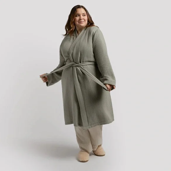 Parachute Cloud Cotton Robe in Moss - Picture 2 of 3